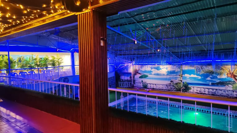 Interior moderno con iluminación neon azul y dorado